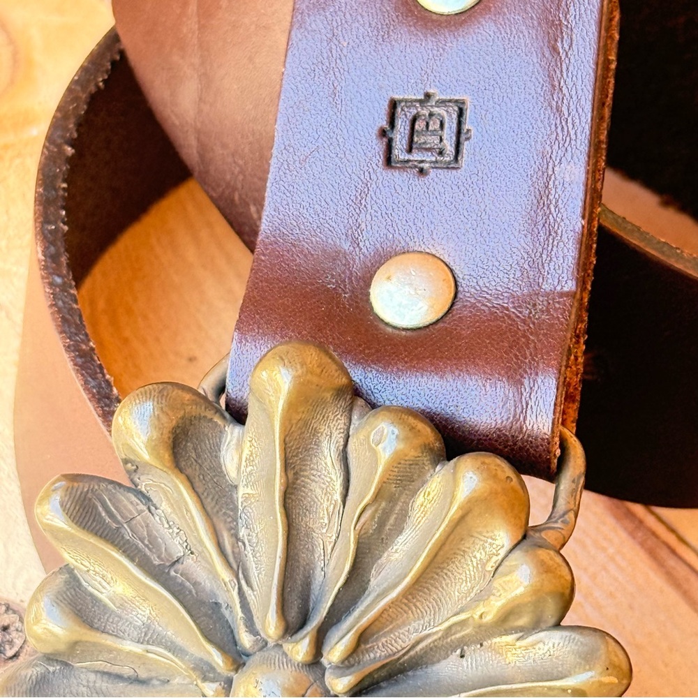 Y2K Boho Leather Belt w/ Chunky Brass Flower Buckle – Fits 30 - Picture 9 of 13